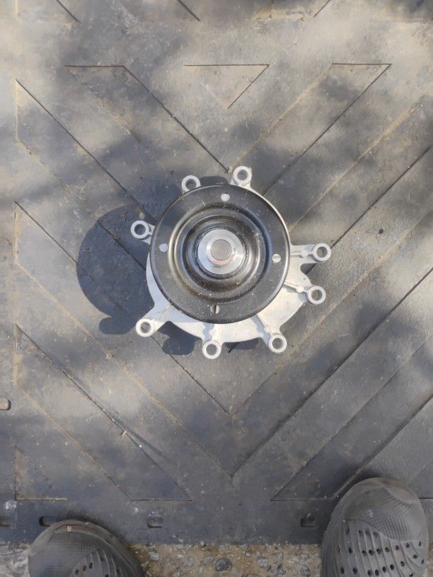 New 3.7 Or 4.7l Chrysler Jeep Dodge Water Pump