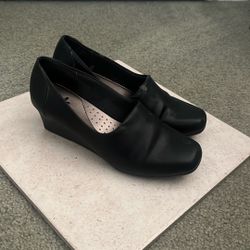 Life Stride black shoes 