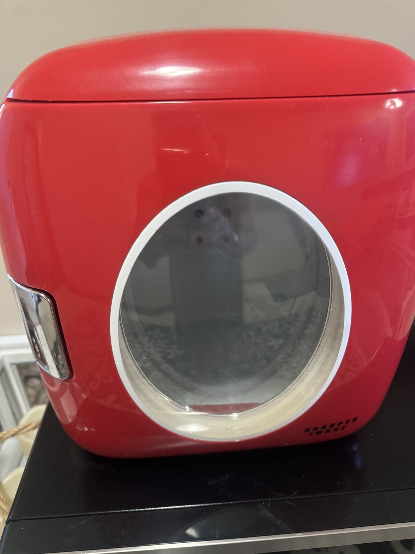 Little fridge in excellent condition holds quite a bit asking 20