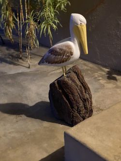 PELICAN DECOR STATUE