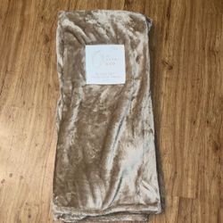 Olivia & Co Plush Blanket 