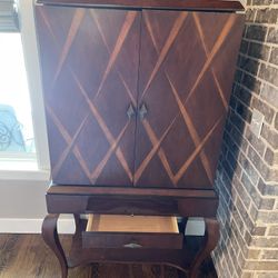Beautiful Bar W/Shelf & Drawer 