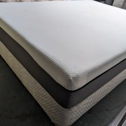 Queen mattress 10" memory foam and box spring. Free delivery same day.
