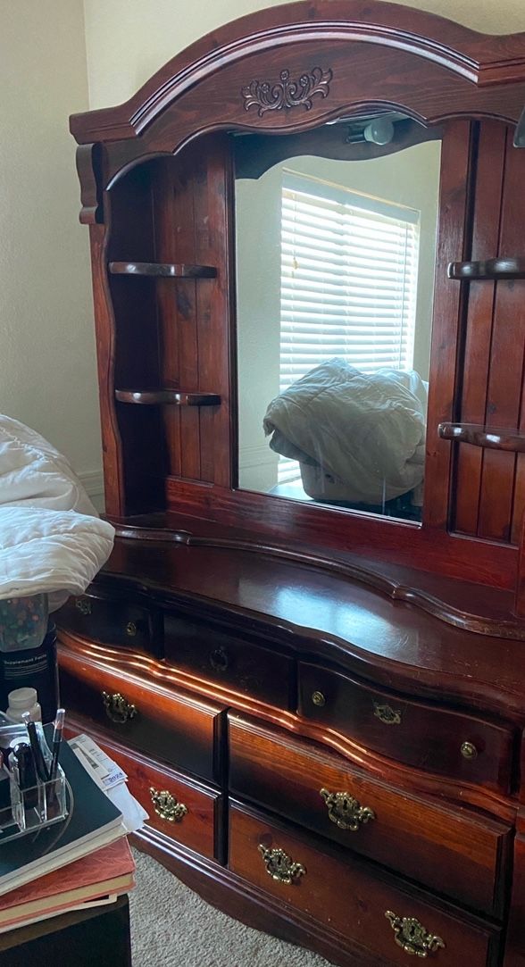 📣 FREE — Heavy Wooden Dresser w/ Mirror (Must Bring 2 People)