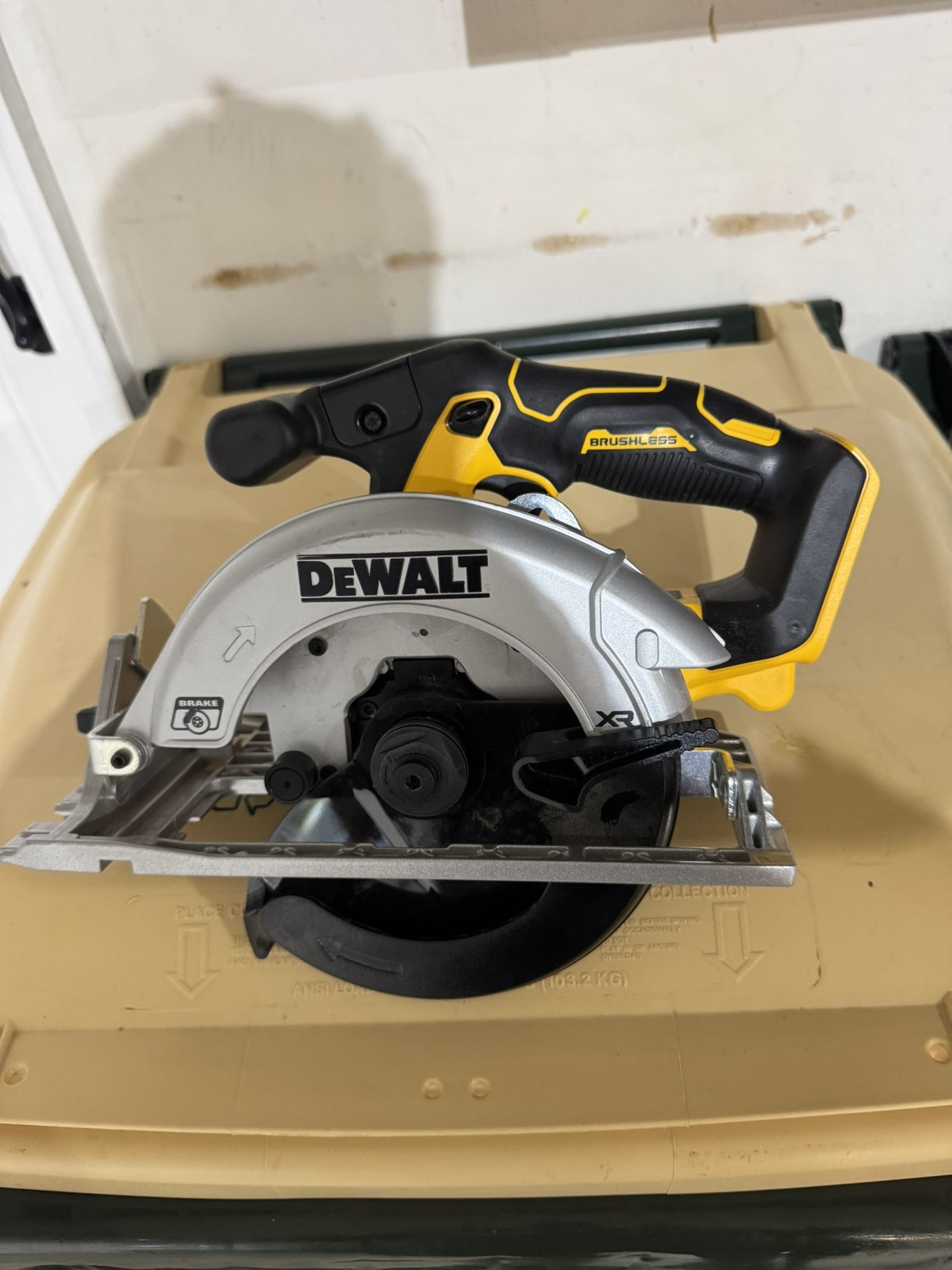 DEWALT XR 20-volt Max 6-1/2-in Brushless Cordless Circular saw BRAND NEW