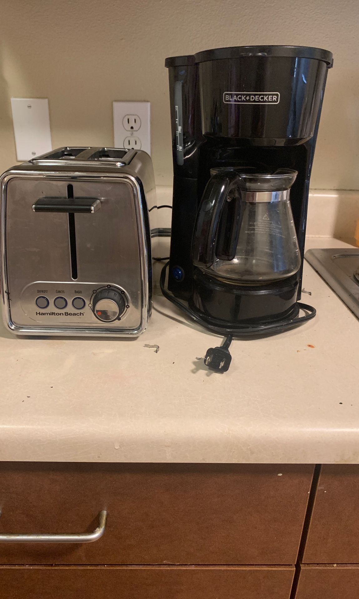 Hamilton beach toaster/ black and decker coffee maker