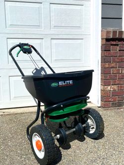 Scotts Elite Spreaders
