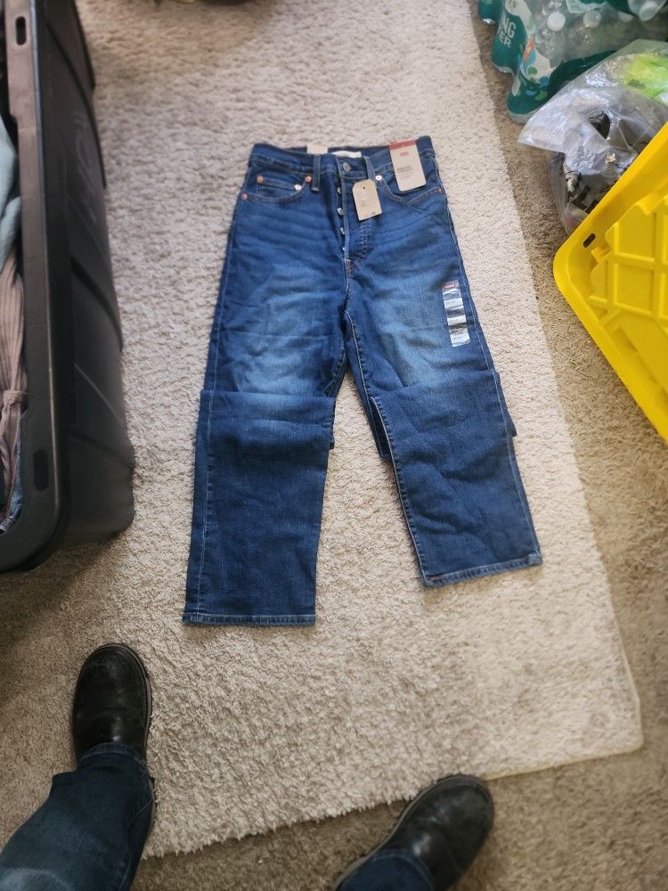Levi's new size 28 measurements are in pictures