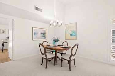 Dining table + 4 chairs