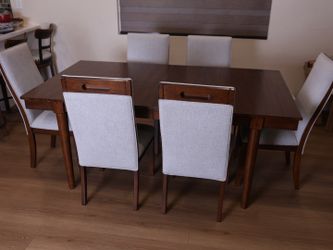 Dining Table Set with 6 Chairs – Like New