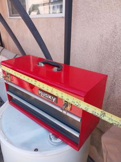 MADE IN CANADA HUSKY TOOL BOX LIKE NEW