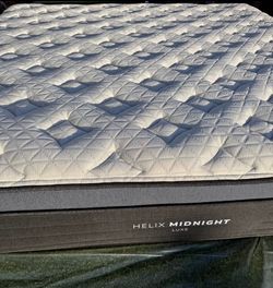 Helix, Luxe Midnight, King Mattress with GlacioTex Cooling Cover