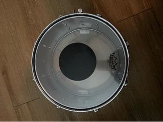Ludwig Chrome Snare, Remo Head 14 X 6.5 like new condition!