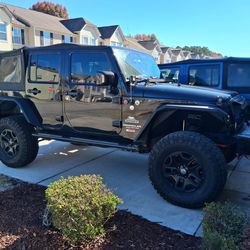 Mickey Thompson Baja MT.  35x12.5 50R17
