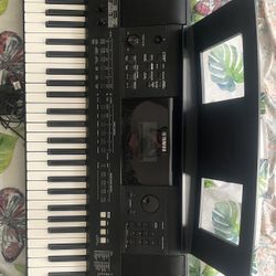 Yamaha E 453 Keyboard