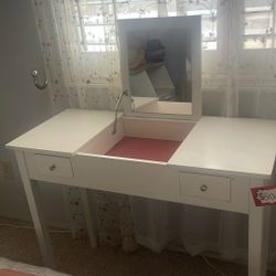 Small Vanity/ Lil Table 
