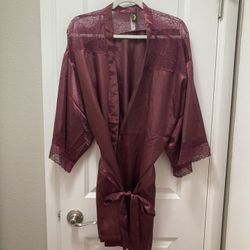 Sexy Never Worn Purple Lace 3/4 Sleeves Robe