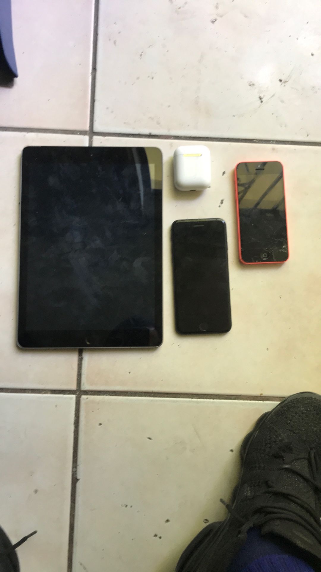Apple iPad And iPhone Air Pod Case For Parts
