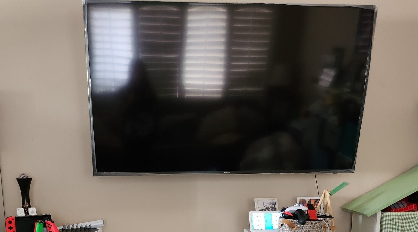 Samsung 60" 4K Smart Wifi HDTV TV EUC