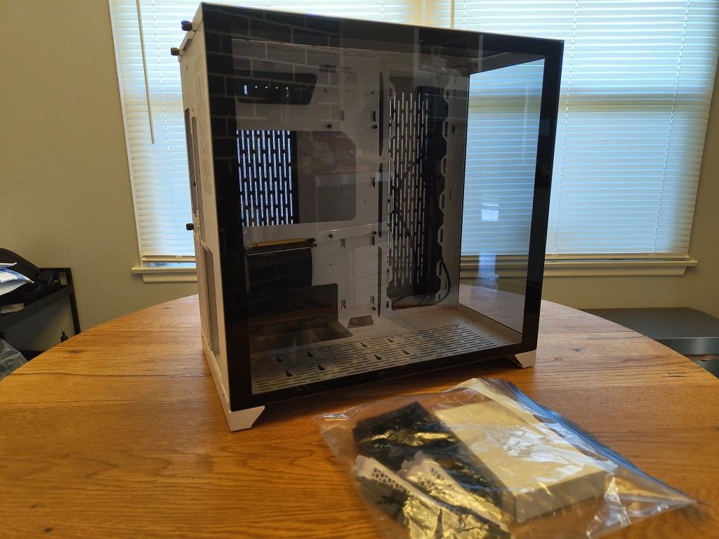 Lian Li O11 Dynamic PC Case W Vertical GPU Mount