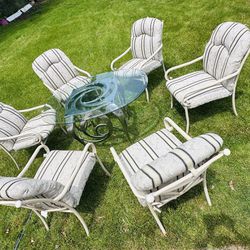 Nice  outdoor furniture, glass top metal patio table & 6 chairs with 6 comfort thick cushions