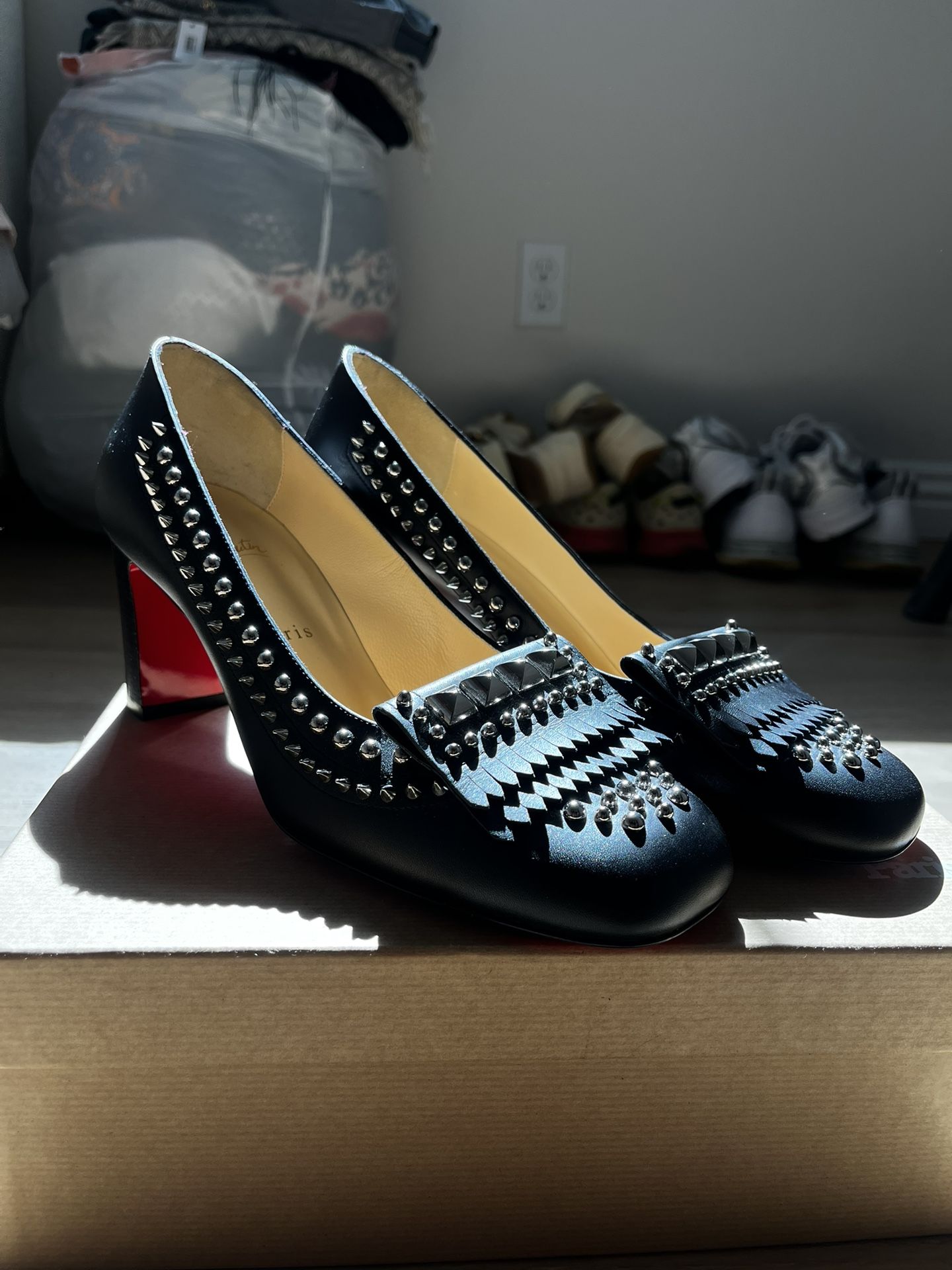 CHRISTIAN LOUBOUTIN CHICHI GOLD IN BLACK/BLACK LUCIDO SIZE 40