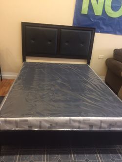 Queen bed frame wood and leather ‼️‼️707 park Ave Cranston ri 02910