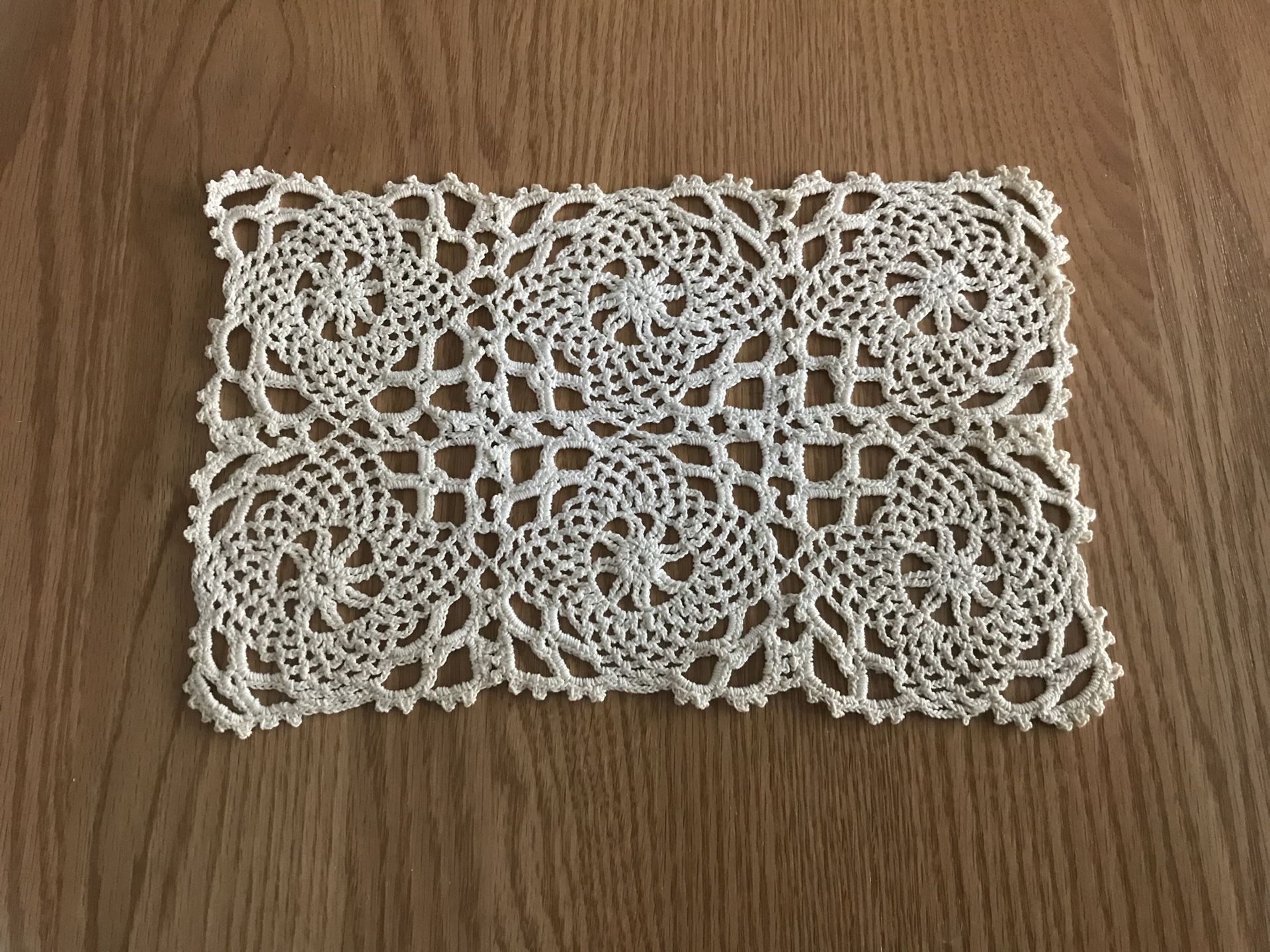 Vintage hand crocheted rectangular doily 9x5