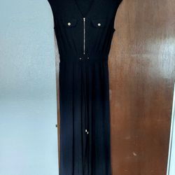 BEAUTIFUL JUMPSUIT BY EMMA & MICHELE WITH BELL BOTTOM   NEW   SIZE  M   WITH POCKETS. 