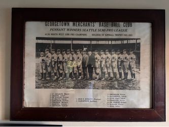 ONE OF A KIND - 1922/23 Georgetown Merchants Championship Trophy and Photo with roster