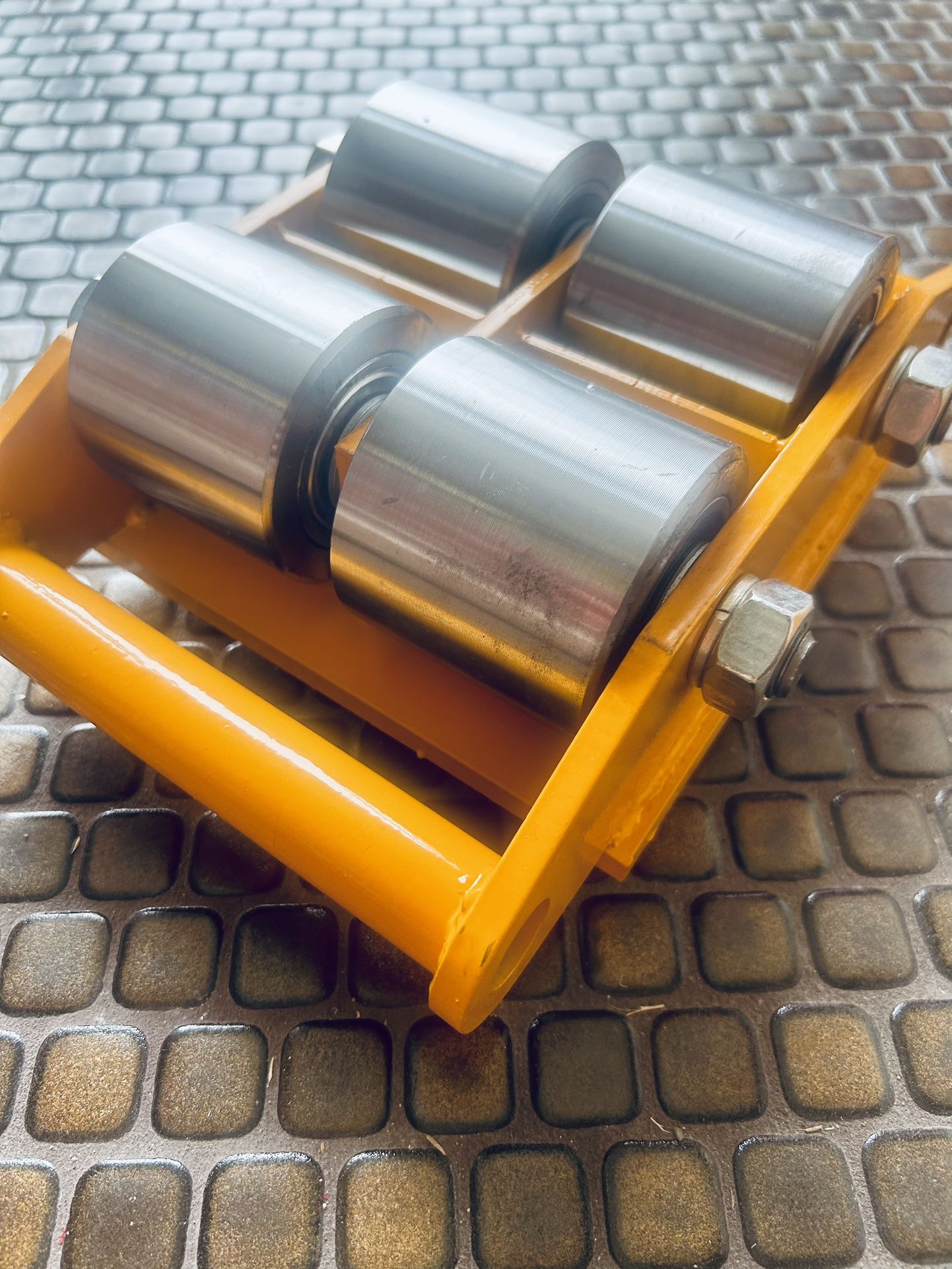 Industrial Machinery Skate 360* Rotation. Dolly Heavy Duty Capacity 8000 Lb. Solid Carbon Steel Wheels. Non-Slip Cap For Warehouse Or Factory. NEW.