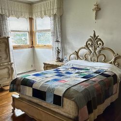 Beautiful Full-size Bedroom Set  Vintage 