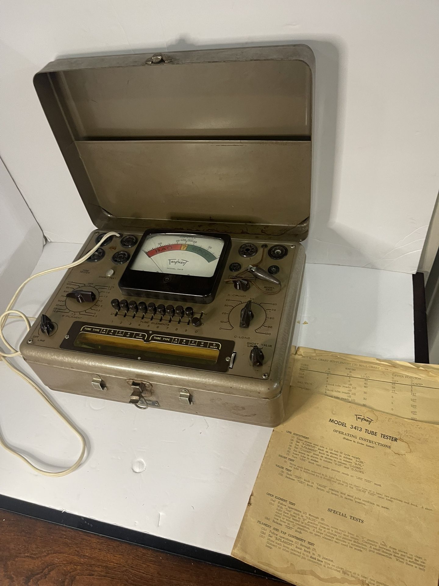 Triplett Model 3413-A Vacuum Tube Tester with Case Manual Working