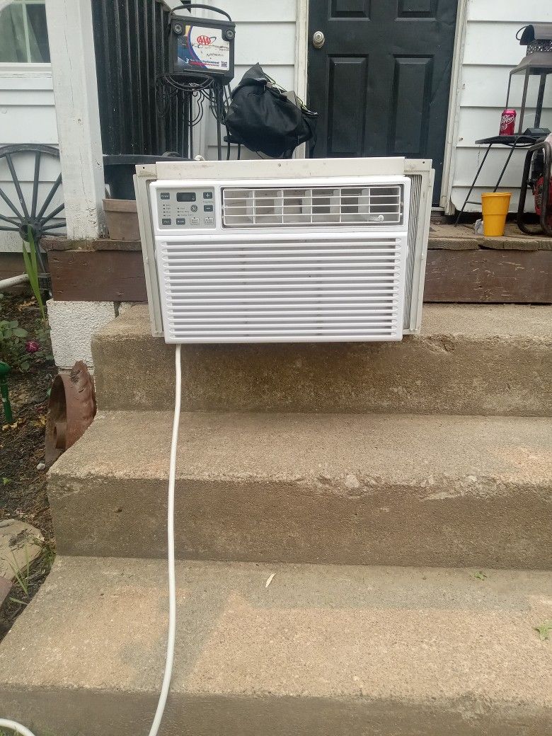 Air conditioner works good only used 41year