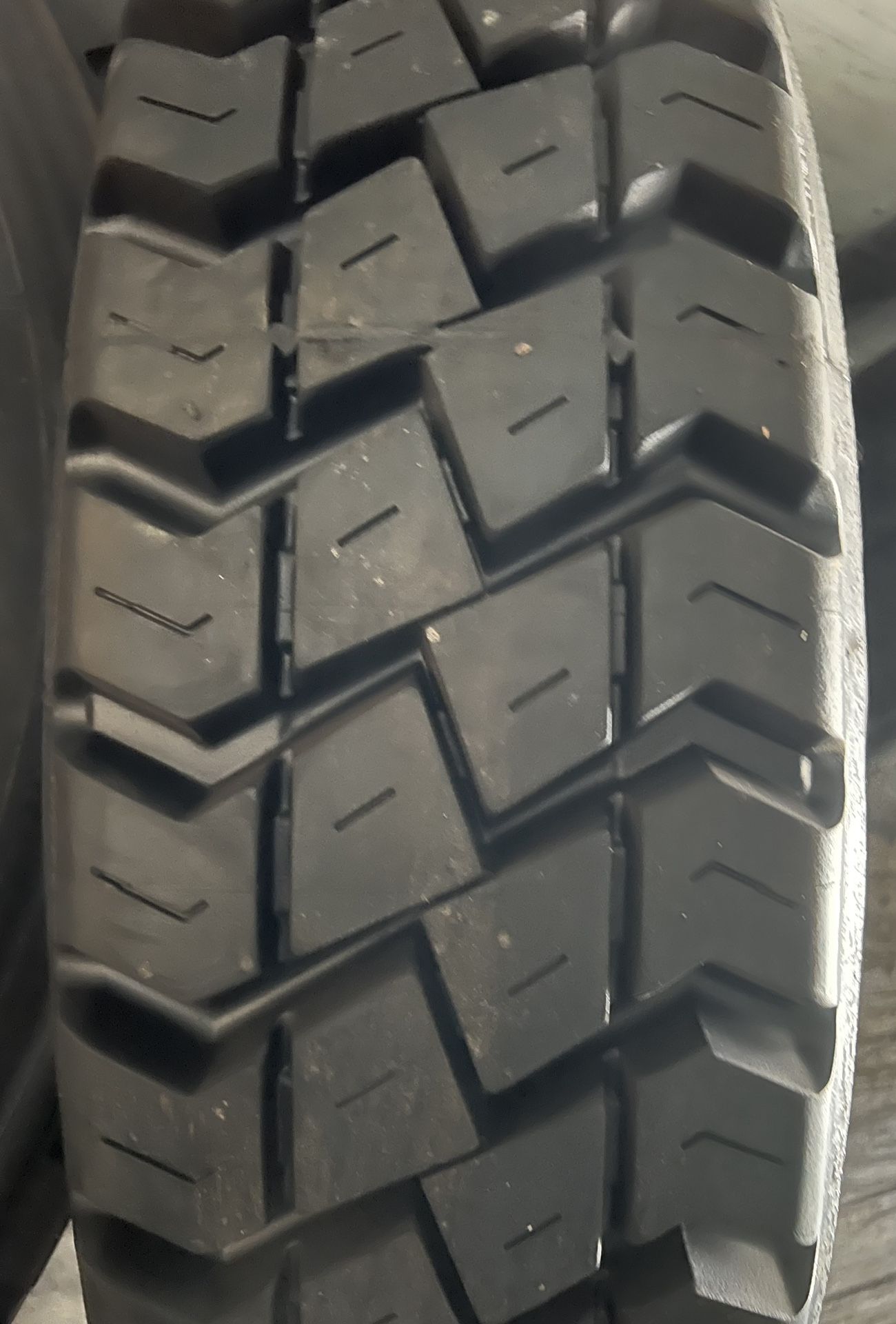 Recap Tires LP24.5