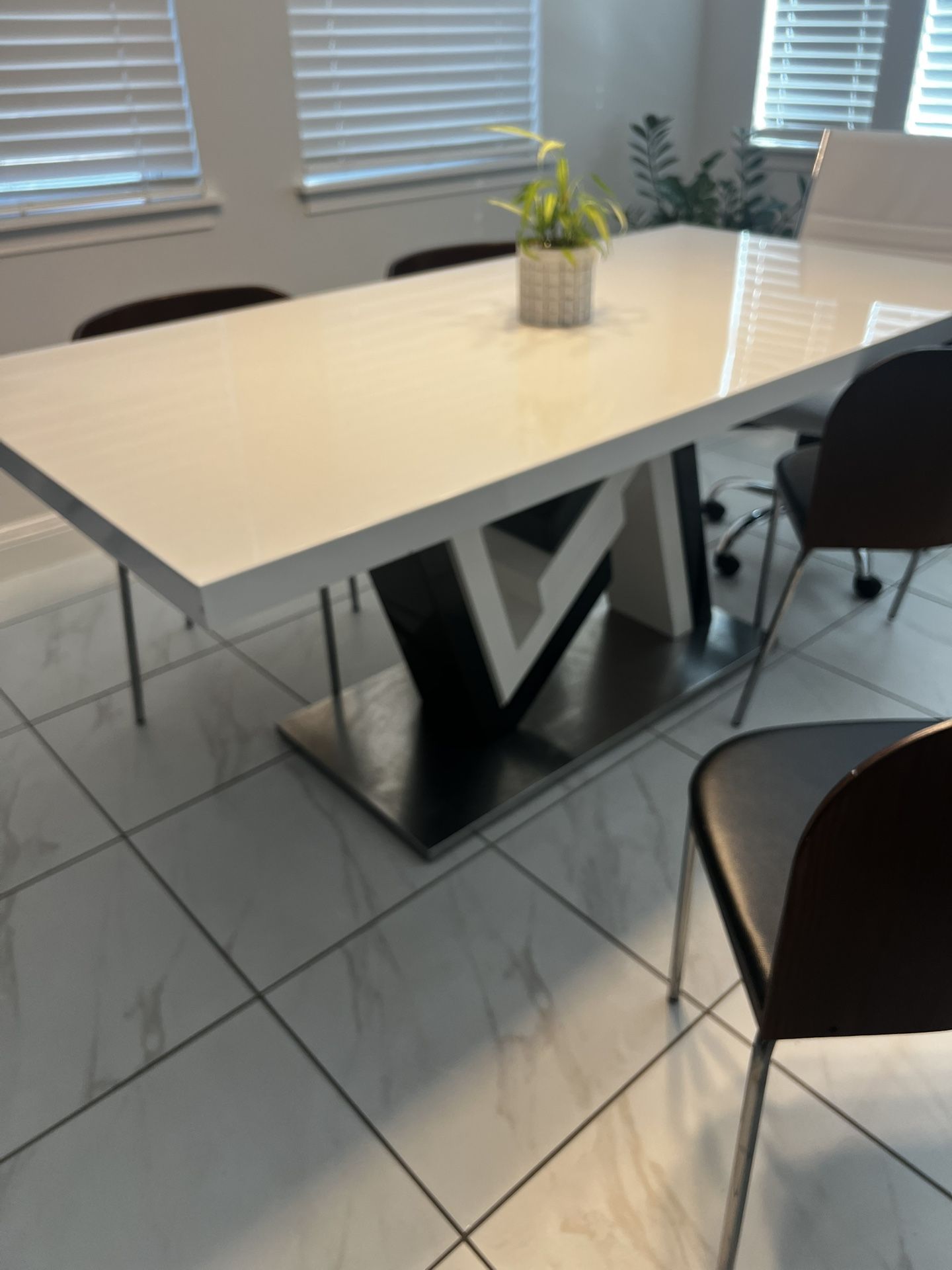 Modern Contemporary Dining Table – White Top & Stainless Steel Base