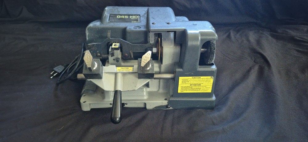 ILCO 045 HD Manual key Cutting Machine