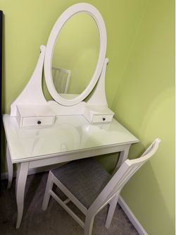 White Vanity Desk with Mirror + Stool – Great Condition!