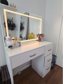 Vanity desk with Mirror