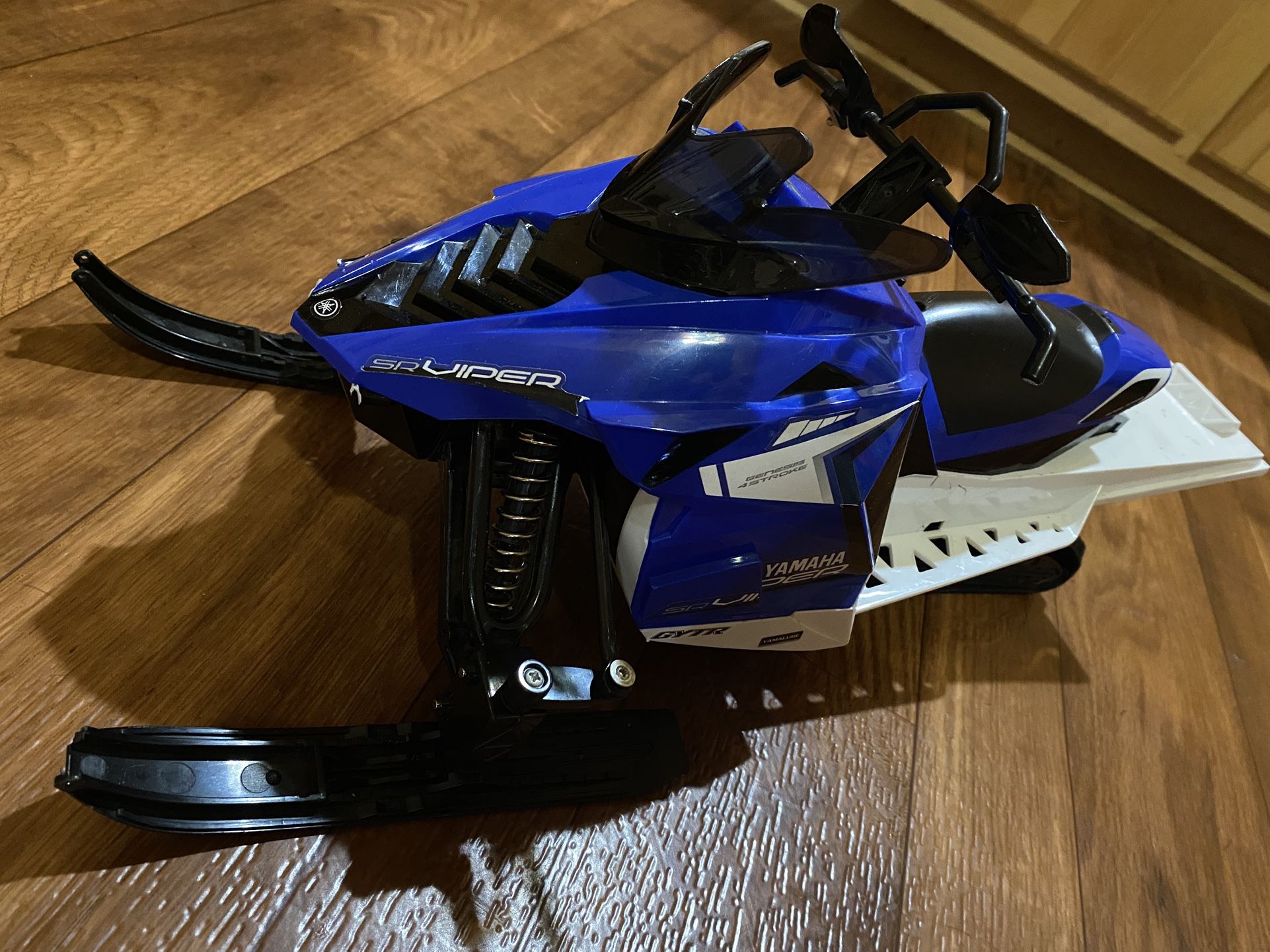 Rc 1/6 Yamaha Viper Snowmobile Upgraded(Rare)