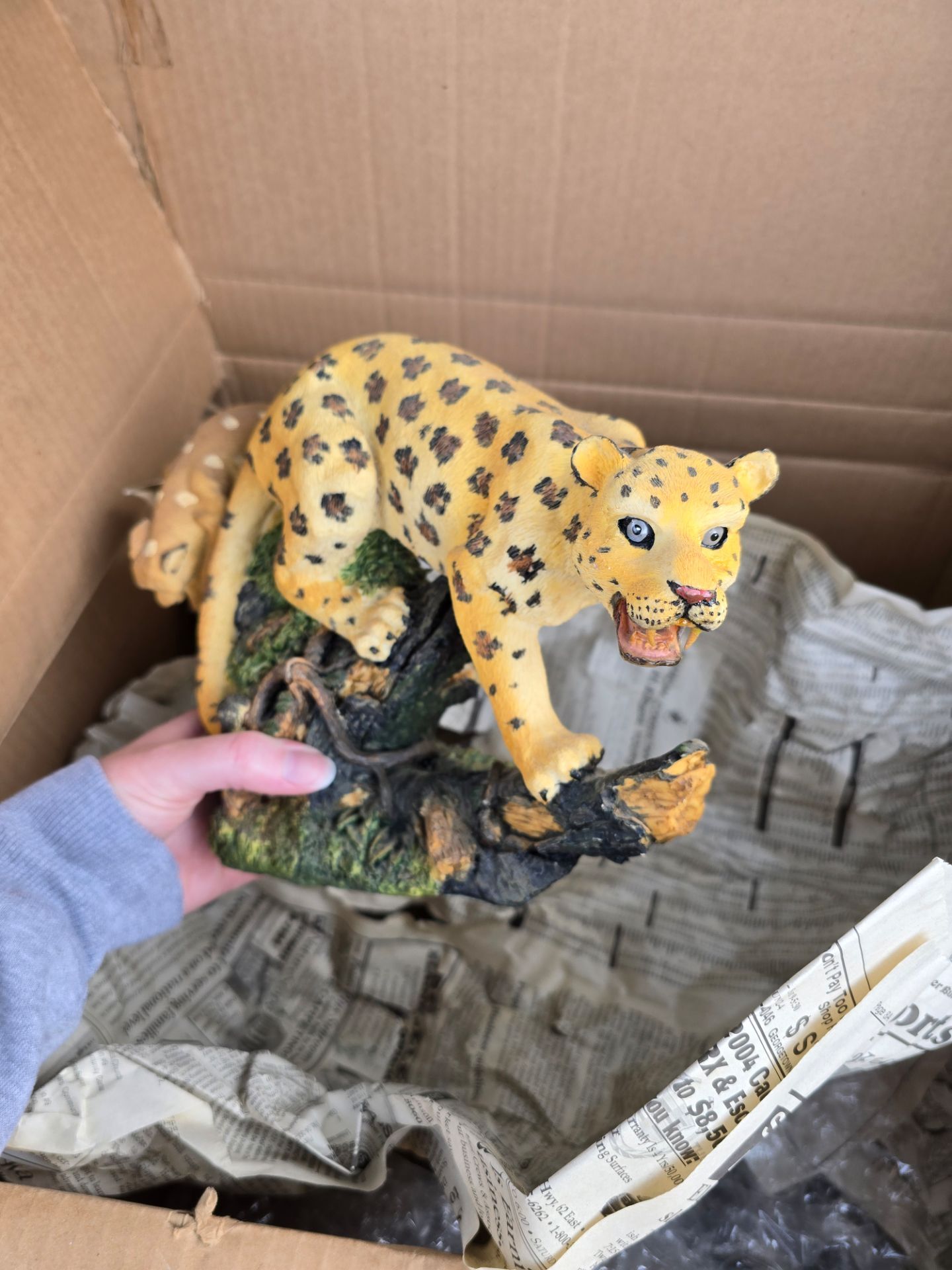 Leopard statue