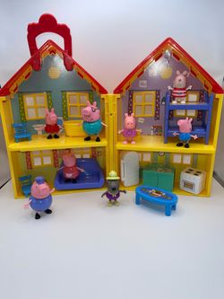 Peppa pig house  and all the accessories in pictures
