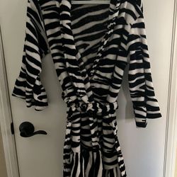 Women’s Short Zebra Robe