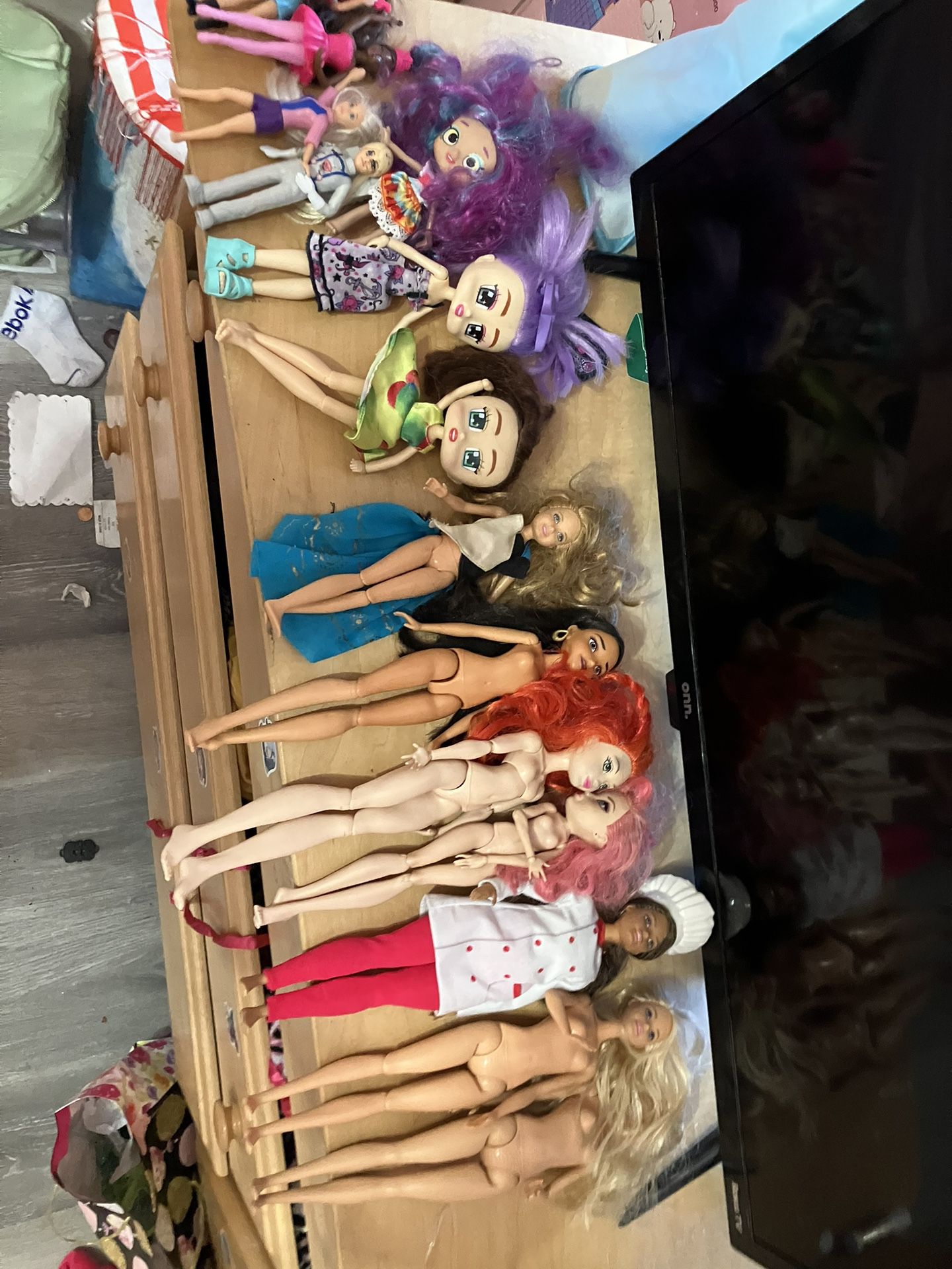 lot of 10+ dolls 