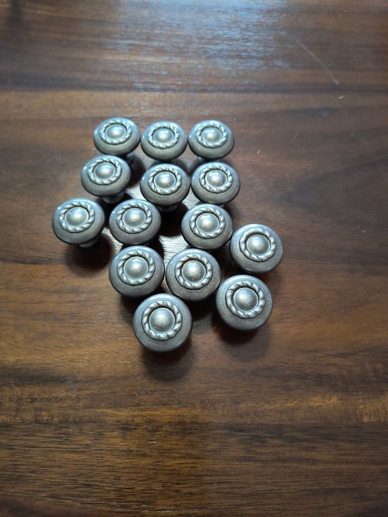 14 Knobs With Screws
