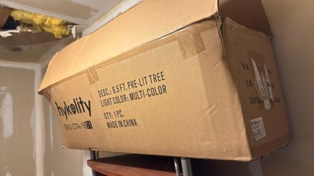 Pre-owned 6.5 Ft Pre-lit Tree 