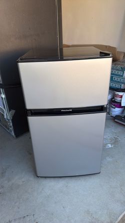 Frigidaire Mini Fridge with Top Freezer