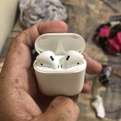 Apple AirPods 2nd Gen - Working Earbuds, Broken Case