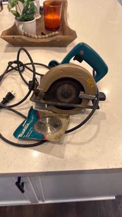 Makita mini Skil saw