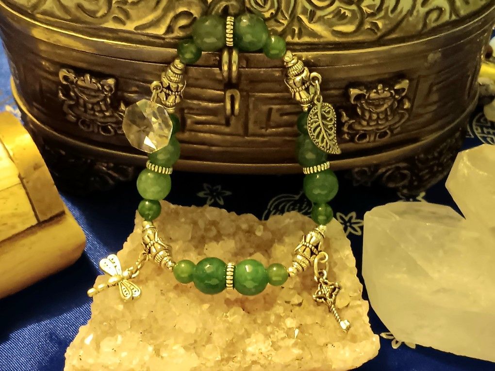 Jade charm bracelet with silver colored accents. Size medium